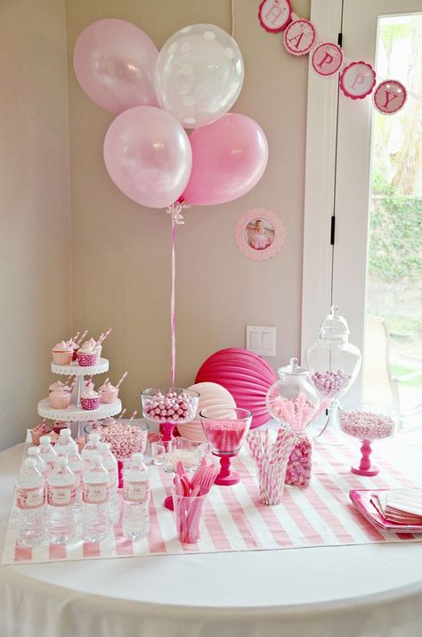 Pink Three Year Old Party, 3 Year Birthday Theme Pink, Pink Toddler Birthday Party, Pink 3rd Birthday Party, Pinkalicious Birthday Party, 1 Year Birthday Party Ideas, Pinkalicious Party, Idee Babyshower