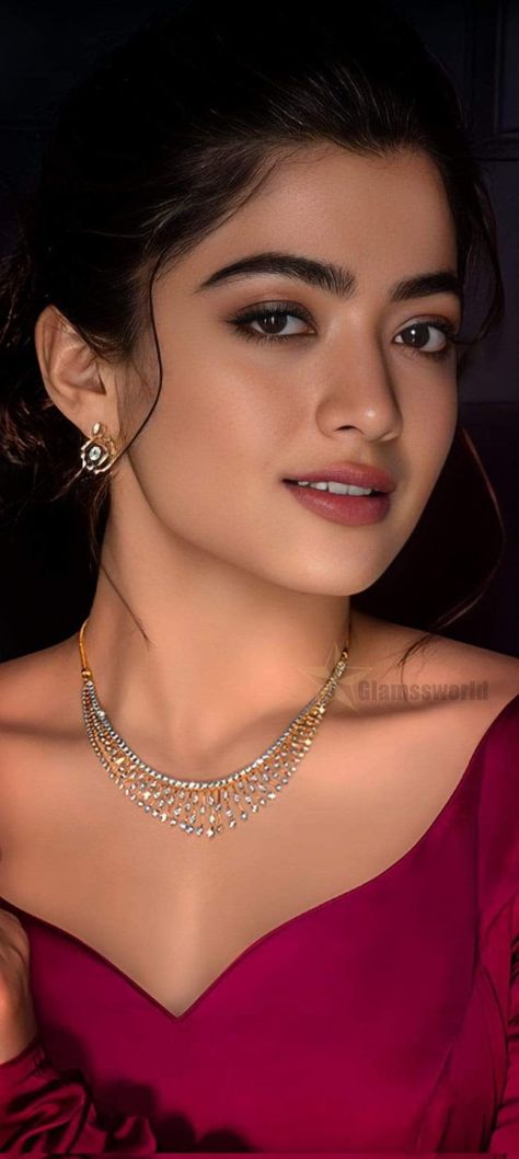 Rashmika Mandanna Rashmika Mandanna Saree, Vijay Deverakonda, Drawing People Faces, Rashmika Mandanna, Glamour Photo, Hot Pics, Beautiful Smile, Whatsapp Group, Image Hd