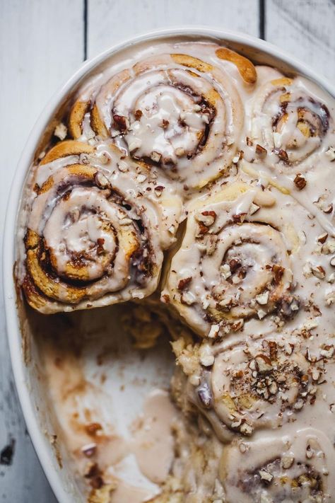 Pecan Cinnamon, Pecan Cinnamon Rolls, Best Cinnamon Rolls, Maple Pecan, Cinnamon Rolls Homemade, Cinnamon Rolls Recipe, Sweet Roll, Soft Cheese, Cinnamon Buns