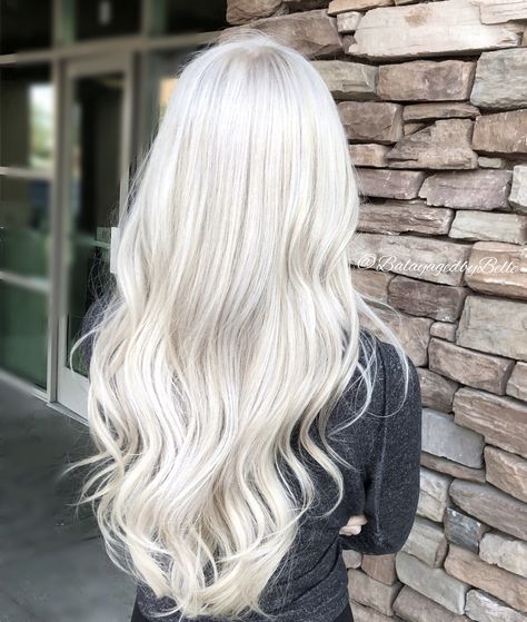 Long Platinum Blonde hair. Long icy blonde hair! Long Platinum Blonde, Ice Blonde Hair, Bright Blonde Hair, Beige Blond, Platinum Blonde Hair Color, Long White Hair, Icy Blonde Hair, White Blonde Hair, Makeup Tip