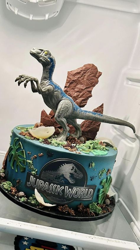 Dinosaur Cakes For Boys, Jurassic Party Ideas, Jurassic World Cake, Rapunzel Birthday Cake, Dino Birthday Cake, Festa Jurassic Park, Jurassic Park Birthday Party, Jurassic Park Party, Dinosaur Birthday Theme