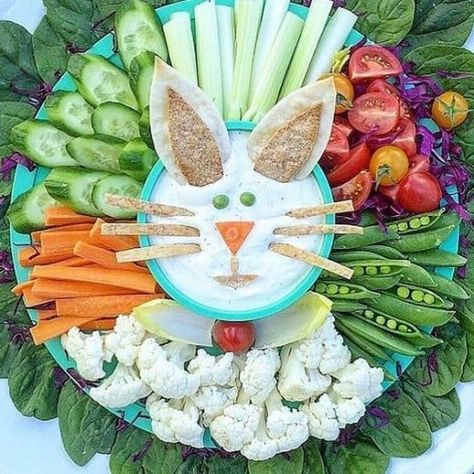 Easter Vegetables Tray, Easter Lunch Table, Veggie Tray Ideas, Easter Vegetables, Easter Apps, Easter Fruit, Easter Party Food, Easter Appetizers, Easter Dishes