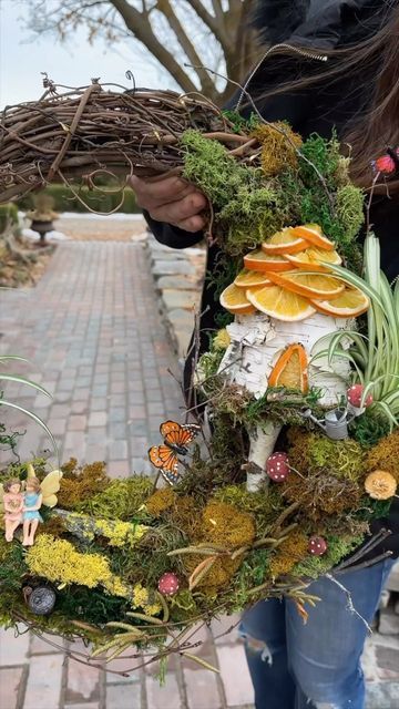 Garden Wreath Ideas, Fairy Garden Wreath Ideas, Fairy Wreath Ideas, Fairy Garden Wreath, Making A Fairy Garden, Fruit Wreaths, Dried Wreaths, Nature Crafting, Fairy Wreath