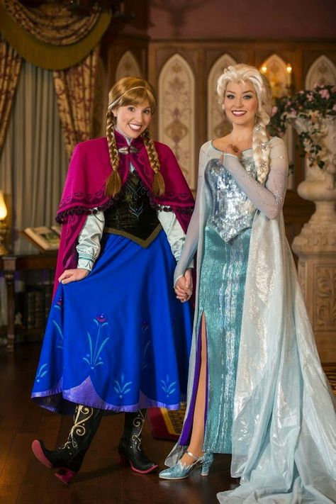 Anna and elsa at magic kingdom Anna Et Elsa, Anna Und Elsa, Disney Parque, Princess Fairytale, Disney Secrets, Disney World Characters, Anna And Elsa, Disney Face Characters, Disney Fun Facts