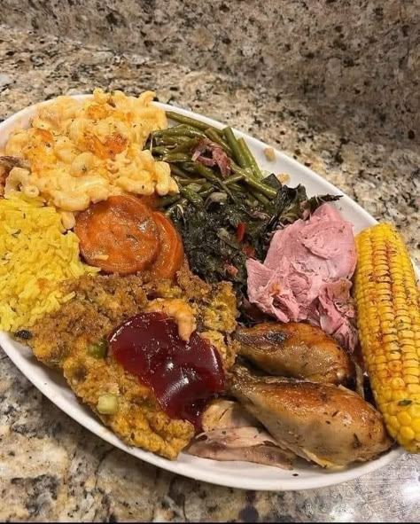 Food Ideas Black People, Soul Food Thanksgiving Dinner, Soul Food Thanksgiving, Food Thanksgiving Dinner, Thanksgiving Plate, Healthy Family Meal, Weight Smoothies, Thank Giving, Queens Food