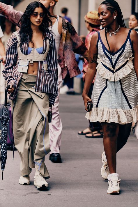 The Best Street Style at New York Fashion Week Spring 2023 Ny Street Style, Summer Street Styles, London Fashion Week Street Style, New York Outfits, Fashion Week Outfit, New York Fashion Week Street Style, Nyfw Street Style, Aesthetic Moodboard, Copenhagen Fashion Week