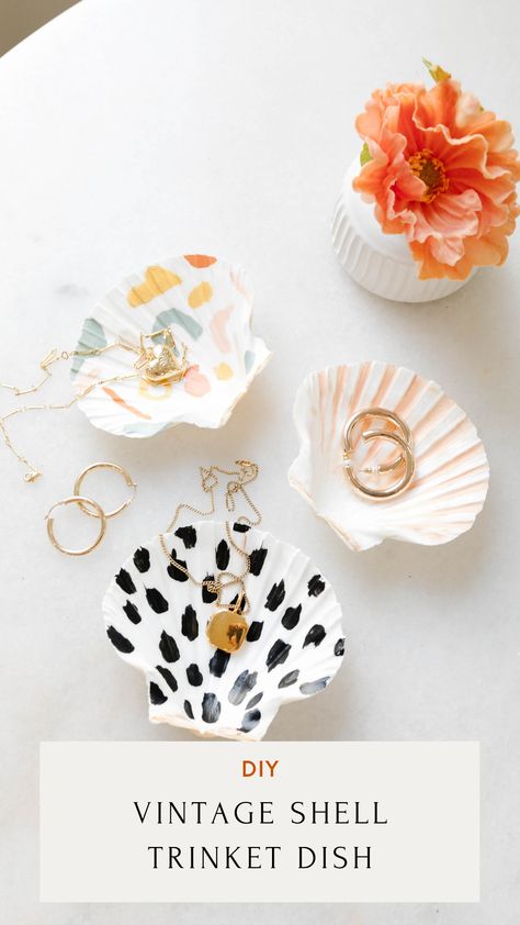 DIY Shell Trinket Dishes Aesthetic DIYS Easy DIY Gift Ideas Dishes Aesthetic, Easy Diy Gift Ideas, Aesthetic Diys, Sea Shells Diy, Diy Dish, Shells Diy, Diy Aesthetic, Fox Decor, Diy Gift Ideas