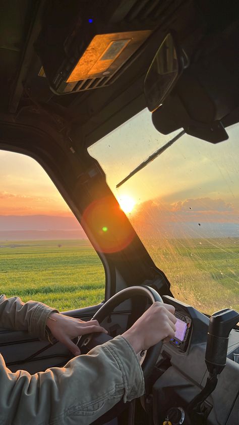 Sunset next to a green field Teen Driving Aesthetic, Learning To Drive Aesthetic, Driving Aesthetic Day, Long Drive Aesthetic, Driving Affirmations, Driving Motivation, Get Over Fear, Driving Aesthetic, Day Driving