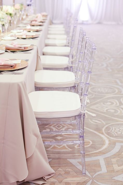 Chiavari Chairs Decor, Gold Chivari Chairs, Wedding Reception Chairs, Romantic Wedding Colors, Chairs Wedding, Chivari Chairs, Transparent Chair, Tiffany Chair, Acrylic Chair