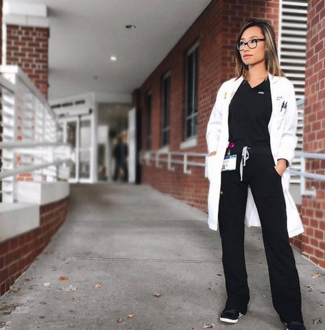 Lyly in her black Technical Collection set. Veterinarian Outfit Style, Black Scrubs Outfit, White Coat Ceremony Outfit, Nursing School Outfit, Nursing Outfit, White Coats, Nurse Photos, Doctor Coat, Professional Uniforms