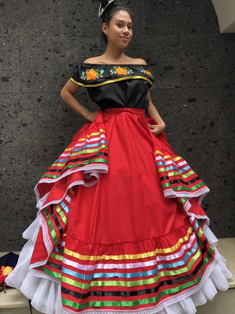 Mexican Dresses For Women, Mexican Theme Party Outfit, Hispanic Outfits, Mexican Traditional Clothing, Mexican Clothes, Mexico Traditional, Mexican Skirt, Mexico Holiday, Mexico Summer