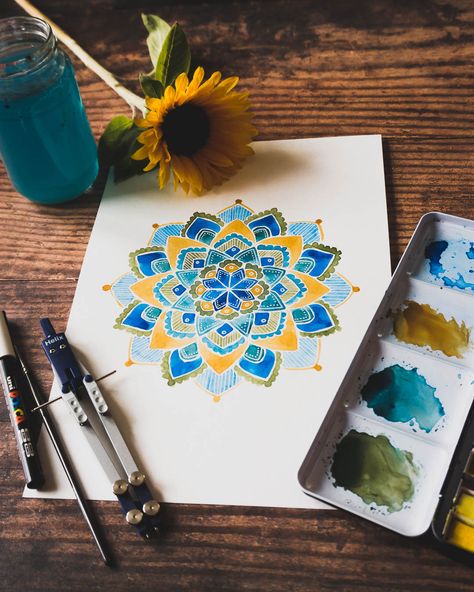 Painting an 8 point mandala using Windsor and Newton Watercolours. Watercolour Mandala, Diy Drawings, Happy Birthday Cards Handmade, Watercolor Mandala, Paint With Me, Me Design, Art Watercolour, Evil Eyes, Ancient India