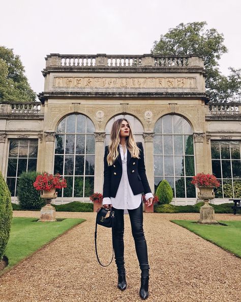 13.4k Likes, 108 Comments - Lydia (@lydiaemillen) on Instagram: “There's a new video up on my YouTube channel from this weekend featuring everything I wore and…” Balmain Blazer Outfits, Navy Blue Blazer Outfit, Blue Blazer Outfit, Preppy Fall Fashion, Lydia Elise Millen, Blazer Street Style, Preppy Fall Outfits, Balmain Blazer, Timeless Outfits