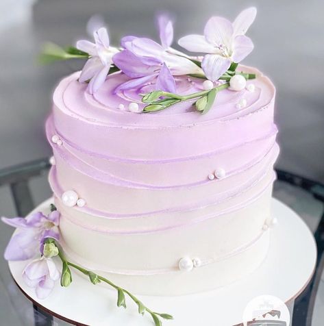 Latest Cake Designs, Birth Cakes, Modern Birthday Cakes, Learn Cake Decorating, Purple Cakes Birthday, Lavender Cake, Elegant Birthday Cakes, Simple Cake Designs, Creative Cake Decorating