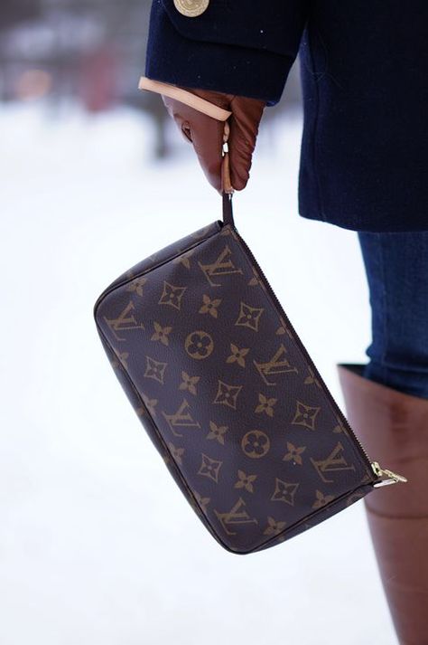 Louis Vuitton Pochette in Monogram - Pre-loved at an amazing price Cheap Louis Vuitton Bags, Women Louis Vuitton, Cheap Louis Vuitton Handbags, Pochette Louis Vuitton, Louis Vuitton Handbags Outlet, Louie Vuitton, Chic Purses, Lv Pochette, Louis Vuitton Artsy