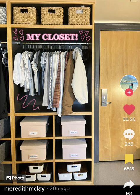 College Dorm Closet Ideas, Unc Dorm, College Closet Organization, Fsu Dorm, Organize Wardrobe, Romanticizing College, Organization Dorm, Dorm Closet Organization, College Wishlist