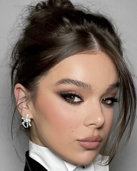 Smokey Romantic Makeup, Cool Toned Smokey Eye, Black Tie Makeup Looks, Dark Romantic Makeup, Smoky Makeup Tutorial, Chic Makeup Looks, Sultry Makeup Looks, Espresso Makeup, Doe Eye Makeup