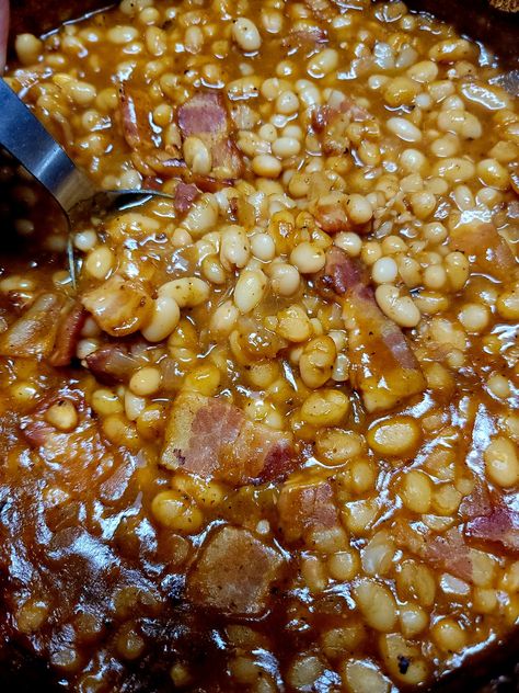 Baked Beans Recipe From Scratch, Sweet Baked Beans, Baked Beans From Scratch, Chick Fil A Sandwich, Beans From Scratch, Baked Beans With Bacon, Baked Beans Recipe, Hearty Lunch, Baked Bean Recipes