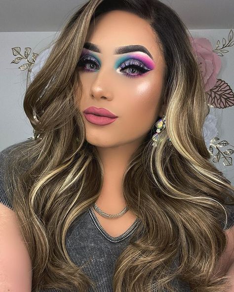 Candy Lover en Instagram: “Colorful vibes today 💗 I love you guys so much thanks for all your support 🥺🙌🏻 Gracias por todo el apoyo que me brindan las quiero…” Candylover89 Makeup, Colorful Vibes, Dark Red Lips, Drag Queen Makeup, Casual Glam, Queen Makeup, Awesome Nails, Creative Eye Makeup, Make Beauty