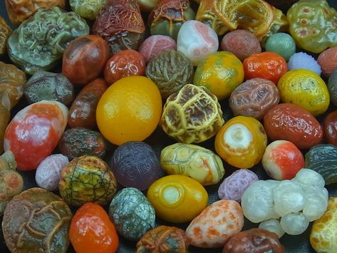 Gobi desert agates Nature-inspired Agate Bead Jewelry, Gobi Agate, Flower Agate Aesthetic, Artisan Agate Natural Stones, Gobi Desert Agate, Gobi Desert, Stone World, Indian Agate, Rock And Pebbles