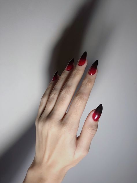 Red Black Ombre, Red And Black Nails, Goth Nails, Red Nail Polish, Black Ombre, Ombre Nails, Black Nails, Red And Black, Nail Inspo