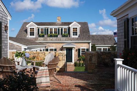 Architect Patrick Ahearn built this house on Martha’s Vineyard to look as though it has evolved over time. Interior designer Marigil Walsh Nantucket Dormer Addition, Nantucket Dormer, Shingle Style Architecture, Loft Extension, Patrick Ahearn Architect, Patrick Ahearn, New England Home, Shed Dormer, Nantucket Style