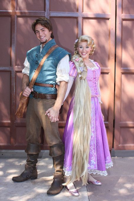 12 Couples Halloween Costume Ideas: Eugene & Rapunzel Clever Couple Costumes, Rapunzel Y Flynn, Different Halloween Costumes, Rapunzel Cosplay, Halloween Parejas, Couple Cosplay, Rapunzel Costume, Halloween Couple, Couple Costumes