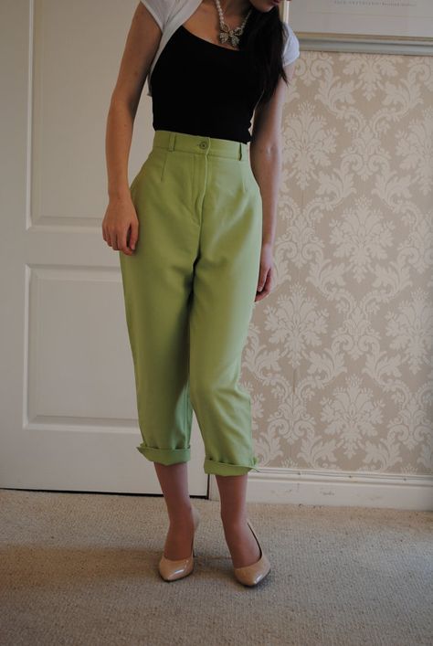 Clam digger, pedal pusher, Capri pants Peddle Pushers Outfits, Peddle Pushers, 60s Pants, Disco Lemonade, Vintage Capri, Fifties Style, Curvy Clothes, Capri Outfits, Short Trousers