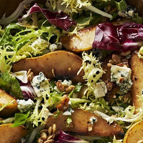 Roasted Pear Salad, Classy Dinner Party, Salad With Walnuts, Shelled Pumpkin Seeds, Winter Salads, Pear Salad Recipes, Party Side Dishes, Thanksgiving Potluck, Recipes Salads