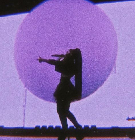 Ariana Grande Purple Aesthetic, Ariana Grande Purple, Sweetener Tour, Ariana Tour, Ariana Grande Sweetener, Ariana Grande Gif, Lavender Aesthetic, Tiny Elephant, Ariana Grande Cute