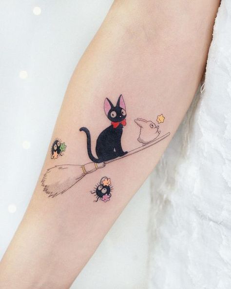 Studio Ghibli Tattoos Totoro, Totoro Sleeve Tattoo, Studio Ghibli Tattoo Kiki, Tattoo Ideas Studio Ghibli, Jiji Tattoo, Studio Ghibli Tattoo Ideas, Calcifer Tattoo, Miyazaki Tattoo, Totoro Tattoo