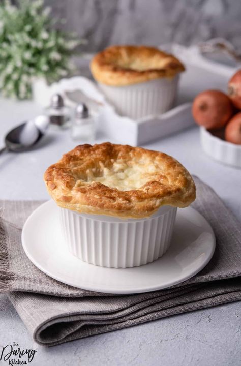 Soup With Puff Pastry Top, French Onion Soup Puff Pastry, French Onion Soup With Puff Pastry, Homemade French Onion Soup, Ramekin Dishes, French Onion Soup Recipe, Onion Soup Recipes, Chowder Soup, Fairy Clothes