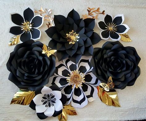 Black And White Paper Flowers, Black Paper Flowers, White Paper Flower Wall, Black And White Paper, White Paper Flowers, Flower Backdrop Wedding, Fleurs Diy, Paper Flower Wall Decor, Paper Flower Decor