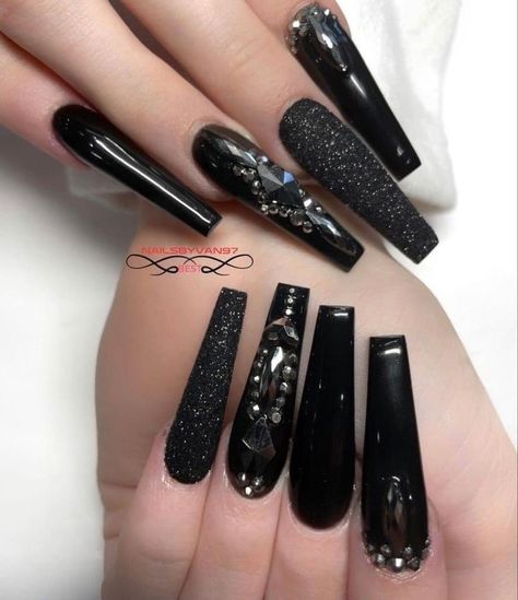 Long Black Nails, Black Acrylic Nail Designs, Baddie Black, Nail Spring, Nail Black, Nail Summer, Quinceanera Nails, Silver Nail Designs, Black Nails With Glitter