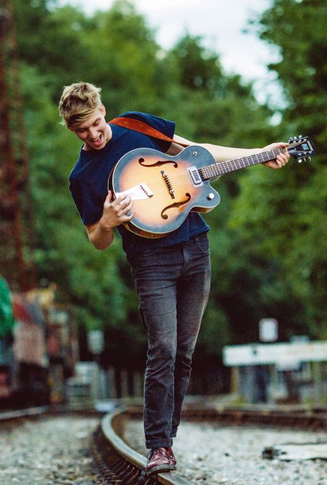 George Ezra is just too cute George Ezra Aesthetic, George Ezra Wallpaper, Ezra Aesthetic, George Ezra, I Just Love You, King Of Music, Top Music, Wallpaper Cave, Music Photo