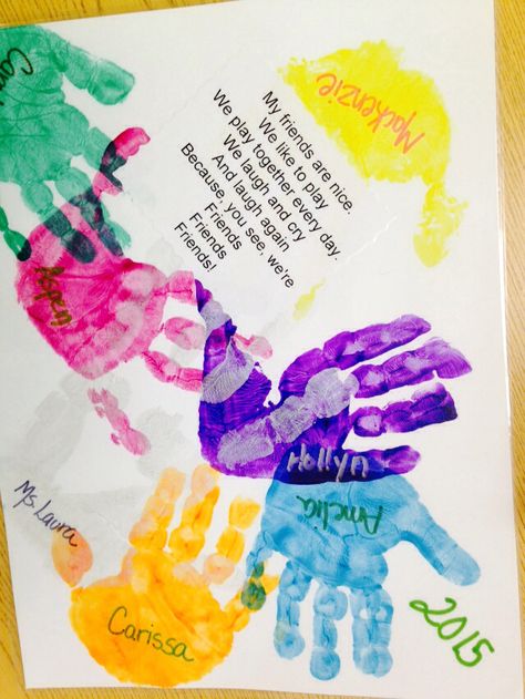 Friendship poem- everybody picks a color and puts handprint on their friends paper. Attach poem and laminate Friendship Handprint Art, Friendship Preschool Crafts, Friendship Preschool, Friendship Activities Preschool, Daffodil Art, Preschool Friendship, Handprint Ideas, Friendship Ideas, Emotional Education