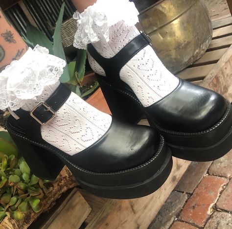 Dolls Kill on Instagram: “🌻 Spring has SPRUNG 🌻 the SpOiled Brat heelS: DollsKill.com/CMOOD🌞🖤” Goth Shoes, Spoiled Brat, Dr Shoes, Kleidung Diy, Shoe Inspo, Aesthetic Shoes, Swag Shoes, Mode Inspo, Pretty Shoes