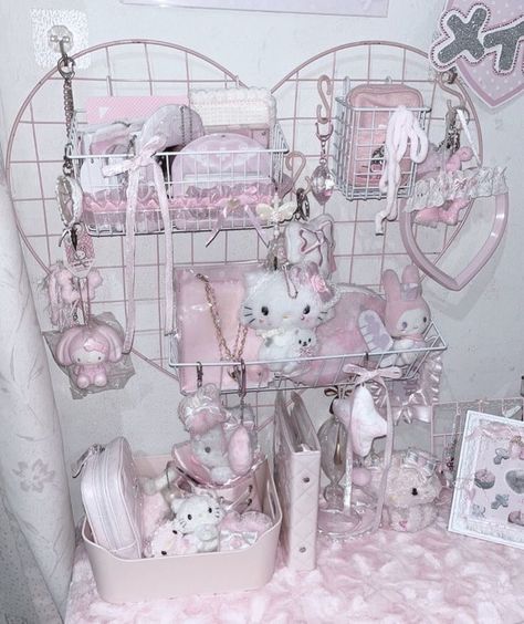 Coutteqe Aesthetic, Pink House Interior, Dream Bedroom Inspiration, Pink Desk, Hello Kitty Rooms, Pink Room Decor, Cute Bedroom Ideas, Girly Room, Room Desk