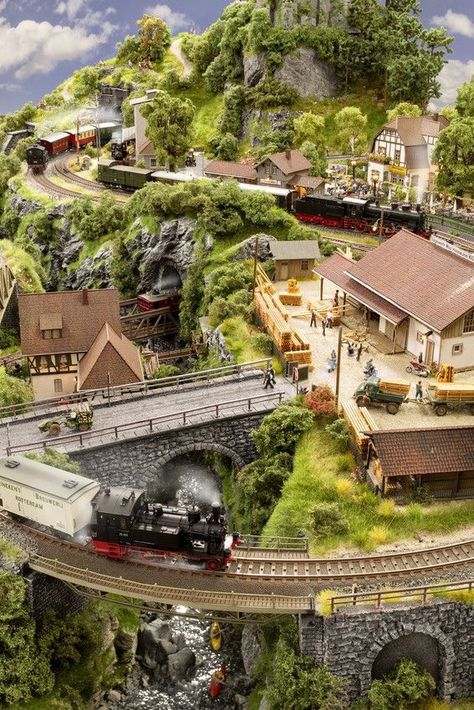 Toy Train Layouts, Ho Train Layouts, N Scale Model Trains, Garden Railroad, Model Railway Track Plans, Hobby Trains, Train Table, Toy Trains Set, N Scale Trains