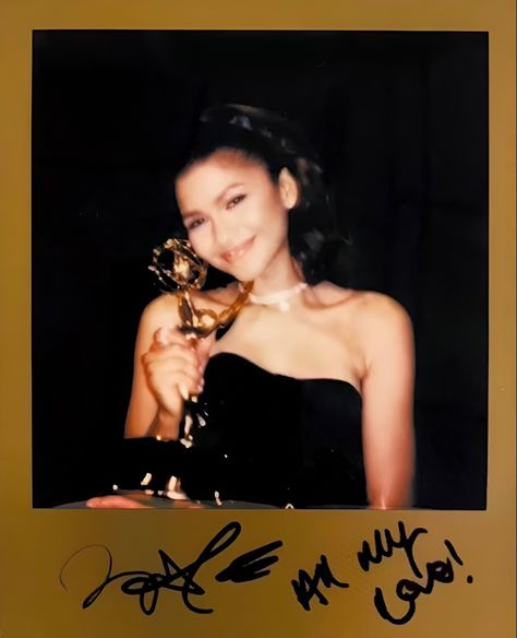 Zendaya And Tom Holland, Zendaya And Tom, Zendaya Maree Stoermer Coleman, Marvel Photo, The Emmys, Polaroid Pictures, Zendaya Coleman, Emmy Award, Shake It