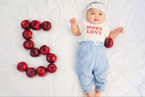 Five Month Baby Photoshoot, Apple Baby Photoshoot, Five Months Baby Photography, Monthly Photoshoot, Month Pictures, 4 Month Baby, September Baby, Baby Shoot, Apple Theme