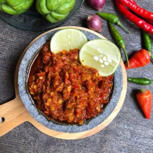 Sambal Bajak: Ploughman’s Sambal - Cook Me Indonesian Sambal Photography, Indonesian Sambal Recipe, Balinese Food, Sambal Recipe, Sambal Sauce, Homemade Chilli, Indonesian Recipes, Sambal Oelek, Roasted Shrimp