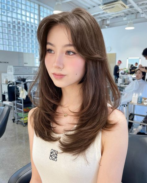 Asain Hairstyle Curtain Bangs, Soft Layers Medium Hair Curtain Bangs, Curtain Bangs With Layered Hair, Layer With Curtain Bangs, Curtain Bangs Asian Hair, Curtain Bangs Long Layers, Dream Haircut, Haircut Idea, Clothes Art