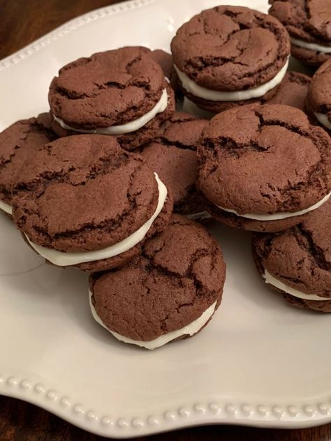 Aesthetic Cookies, Oreo Desserts, Chocolate Sandwich Cookies, Chocolate Sandwich, Läcker Mat, Think Food, Deilig Mat, Homemade Chocolate, Food Obsession