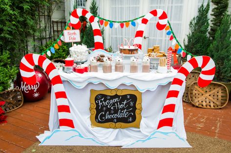 In the continuation of celebrating Christmas in July, Maria Provenzano shows you how to make an adorable and fun for the kids frozen hot chocolate bar. Summer Christmas Party Decorations, Christmas In July Centerpieces, Christmas In July Camping Decorations, Christmas In July Cake, Frozen Hot Chocolate Bar, Christmas In July Crafts, Barnyard Christmas, Christmas In July Decorations, Fun Christmas Party Ideas