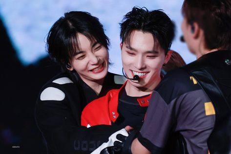 🦦 eurydice. on X: "the huge handsome smiles of DINO and JEONGHAN 🥹🤍 our jeongchan is so cuteee https://t.co/VpI3KGFwhn" / X Dino And Jeonghan, Incheon, I Smile, Three Quarter, Love Of My Life, Seventeen, Quick Saves