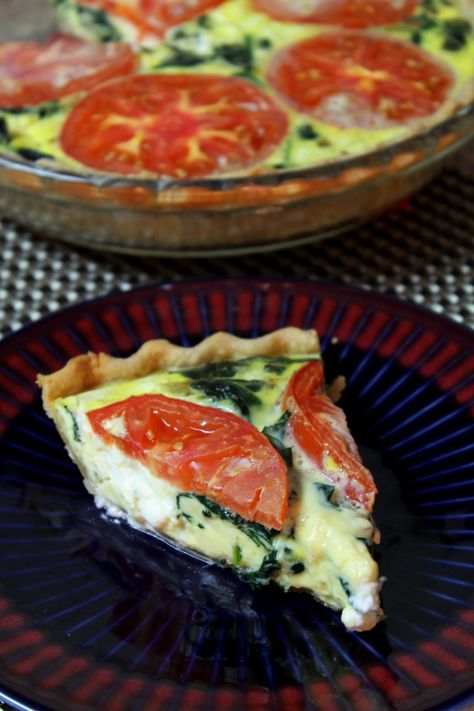 Spinach Tomato Quiche, Tomato Quiche, Spinach Tomato, Cheese Spinach, Goat Cheese Recipes, Breakfast Quiche, Quiche Recipe, Spinach And Cheese, Quiche Recipes