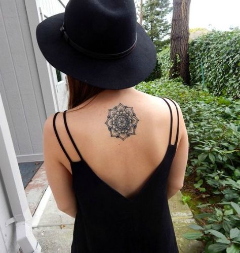 Small and gorgeous mandala tattoo on the back Mandala Tattoo Back, Small Mandala Tattoo, Spine Tats, Tato Minimal, Universe Tattoo, Tattoo Mandala, Tattoo Henna, Mandala Tattoo Design, Spine Tattoo