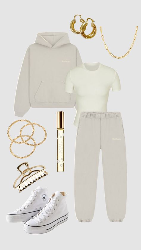 Productive Woman, Aesthetic Back To School Outfits, Outfit Ideas Basic, First Day Of School Outfits, Aesthetic Back To School, Dior Lip Oil, Christian Dior Perfume, Aesthetic Tshirt, Outfit Layout