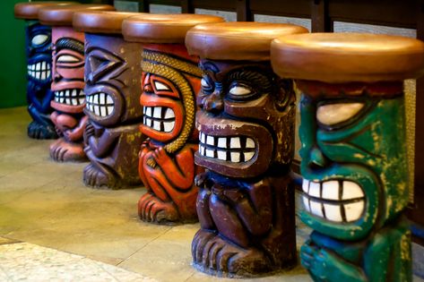 Inside a Hawaiian Restaurant, I saw these colorful Tiki Stool and decided to take some photograph. Tiki Bar Stools, Outdoor Tiki Bar, Hawaiian Restaurant, Tiki Statues, Tiki Bars, Tiki Bar Decor, Outside Bars, Tiki Decor, Tiki Totem